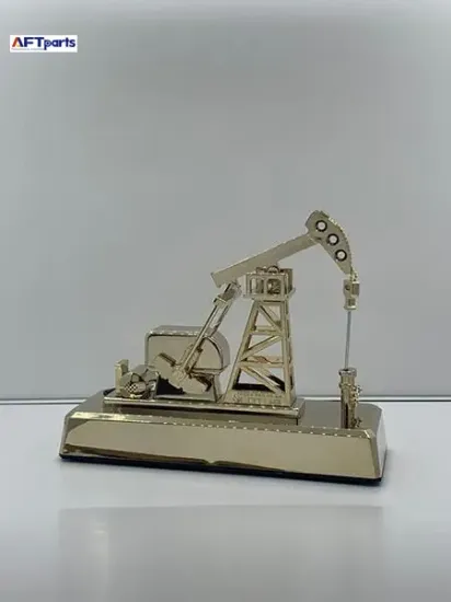 Masa üstü plaket petrol pompası hareketli altın kaplama abs 26x22x9cm 2 adet kalem pille çalışır mak aft  resmi